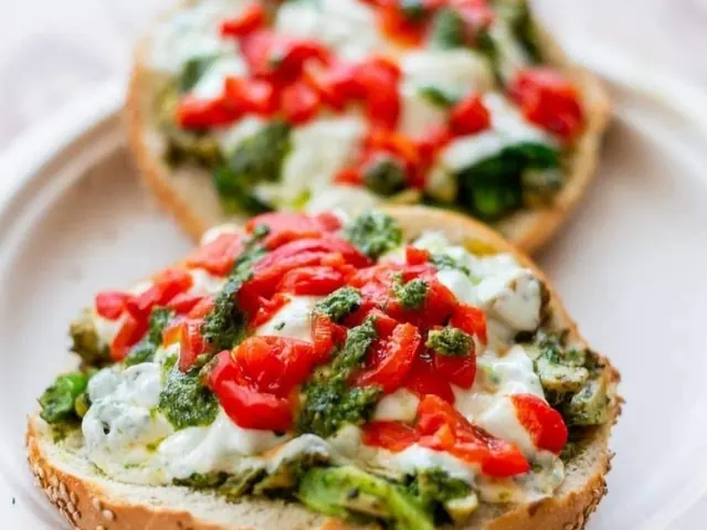 Chicken Pesto Pizza Bagel from Bagel Point in Greenpoint, Brooklyn